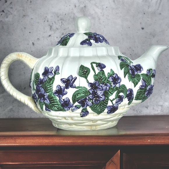 Vintage Teapot Raised Purple Violets in Basket Floral Hand Painted Large 1980’s - Picture 15 of 16